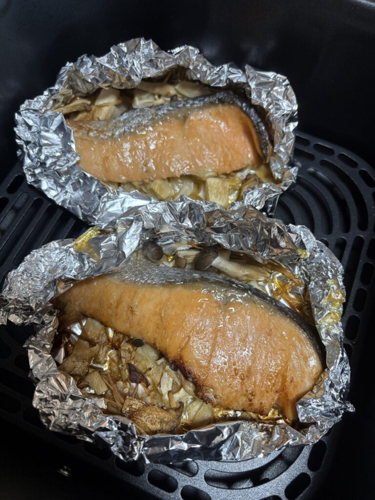 ノンフライヤーで鮭ときのこのホイル焼きを作った写真