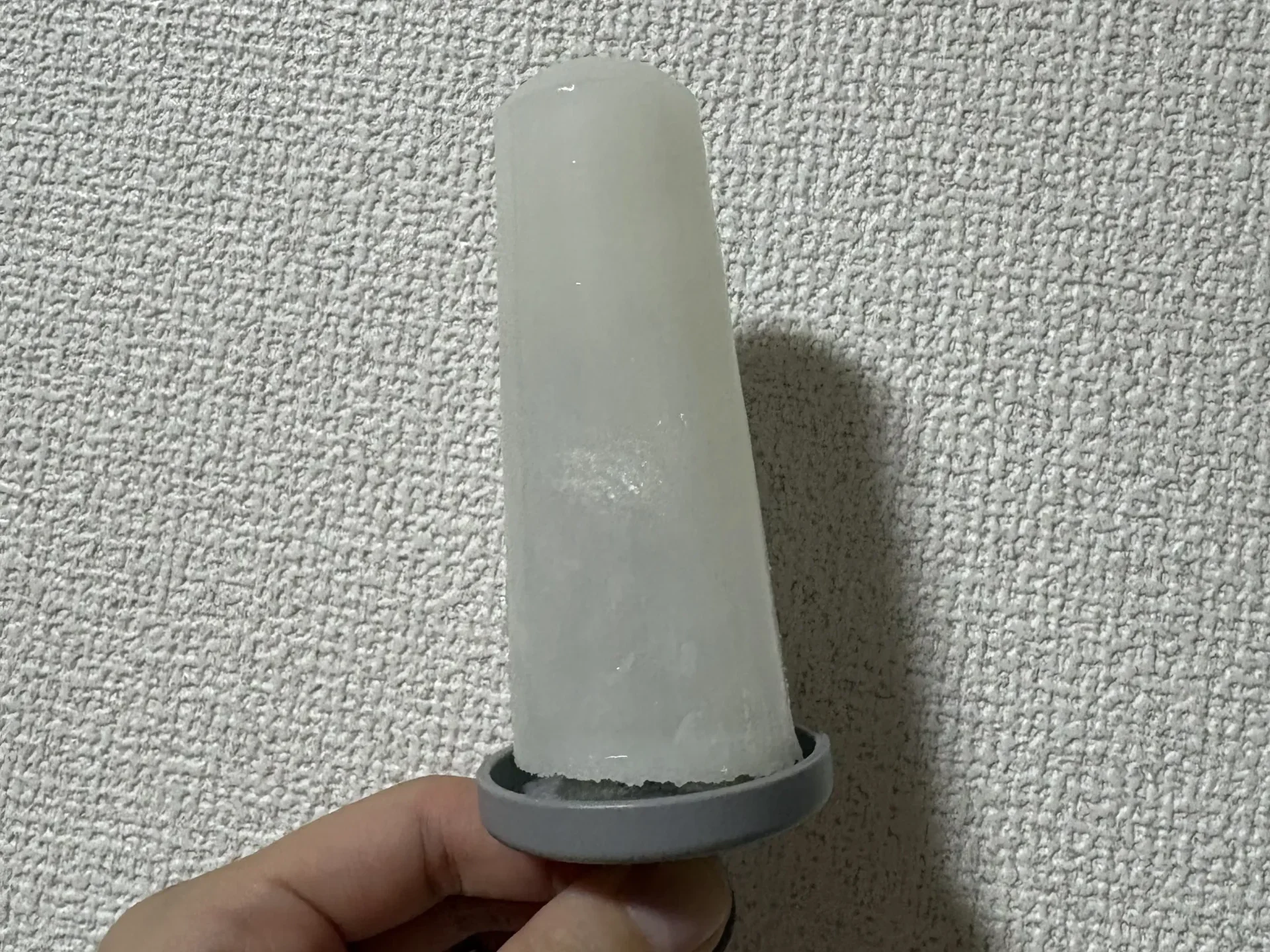 アイスバーの型から作るカルピスバー(原液5倍希釈のものを使用)